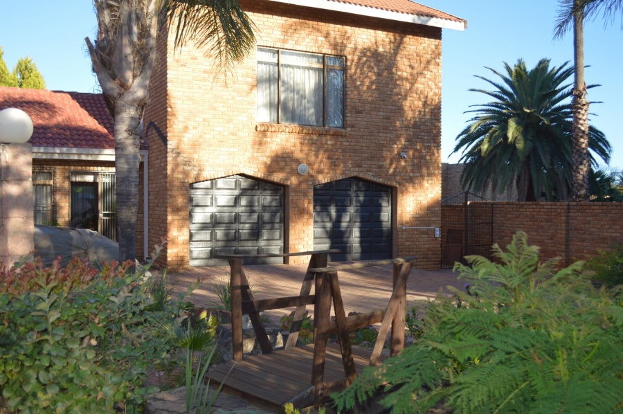 6 Bedroom Property for Sale in Doringkruin North West